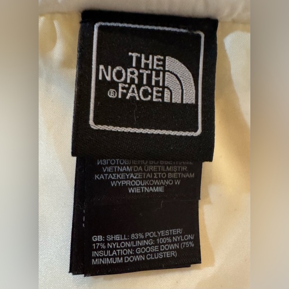 The North Face—Quilted Puffer Vest 550, Winter White, Satiny Shine, S, Zip Front - Picture 13 of 14